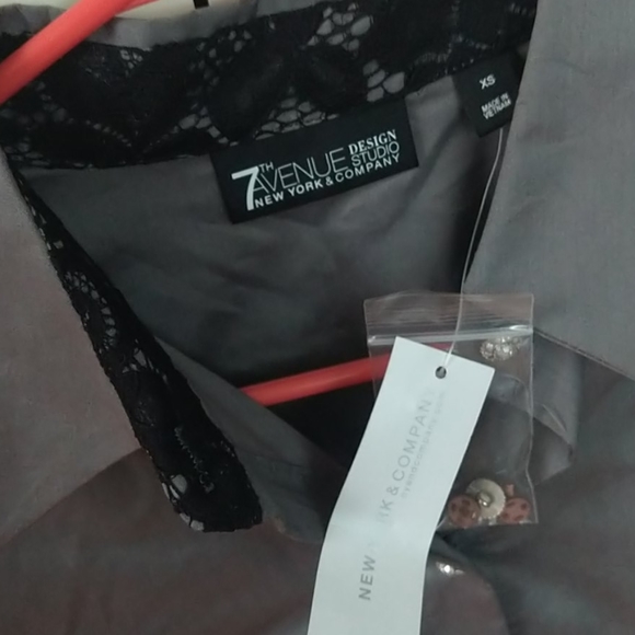 NWT NY&C Grey Jewel Button-Up Blouse XS - Picture 4 of 5